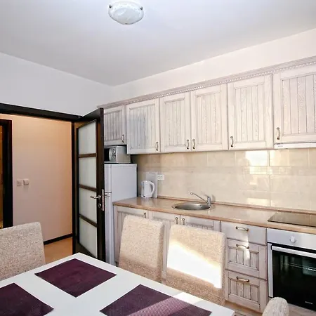 Atrium Apartment *